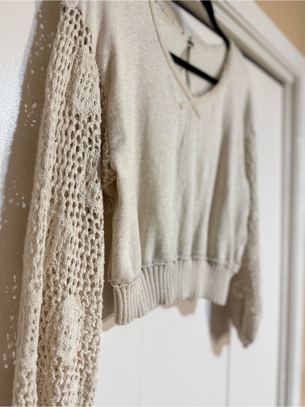 Free People Cream V-Neck Sweatshirt Crochet Lace Long Balloon Sleeves Size Small - Picture 5 of 16